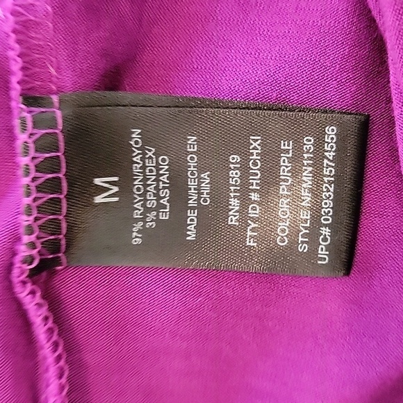 Nicole Miller medium short sleeve v neck top. SO SOFT! - Picture 4 of 5